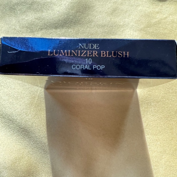 Diorskin Nude Luminizer Blush in shade 10 Coral Pop - Picture 2 of 6